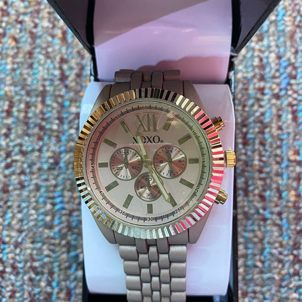 Ladies Watch - Picture 2 of 2